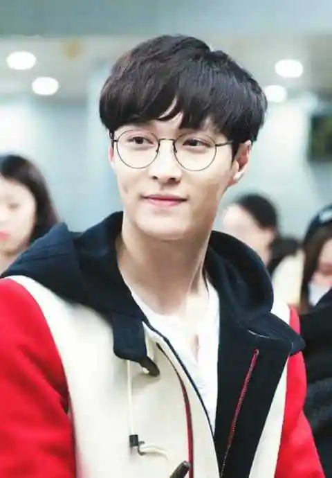 谈资来舔屏▏爱戴圆框眼镜的男明星谁最有书卷气息