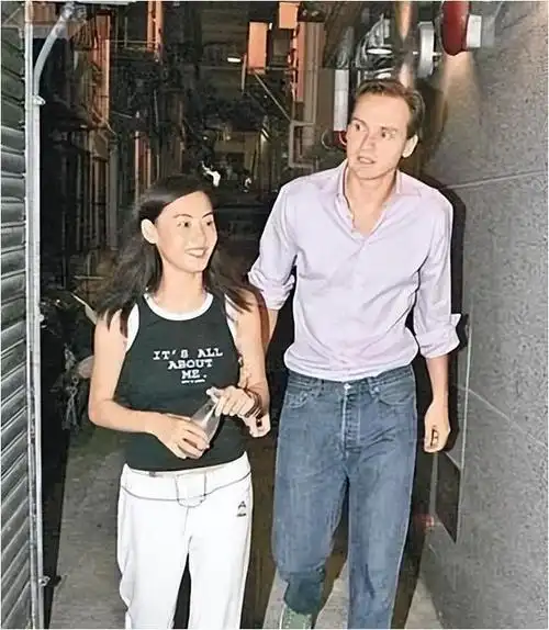 张柏芝打死不说三胎生父与谢霆锋离婚后感情成谜引人猜测