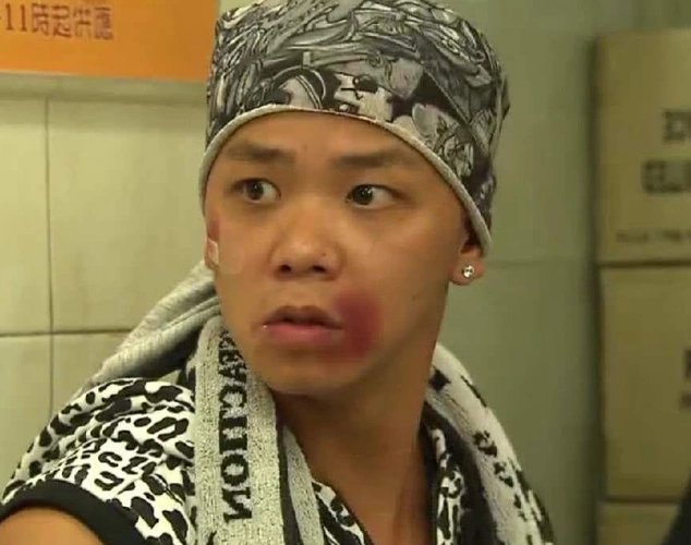 他曾是喜剧之王里的小配角离开周星驰后成为了自己的主角