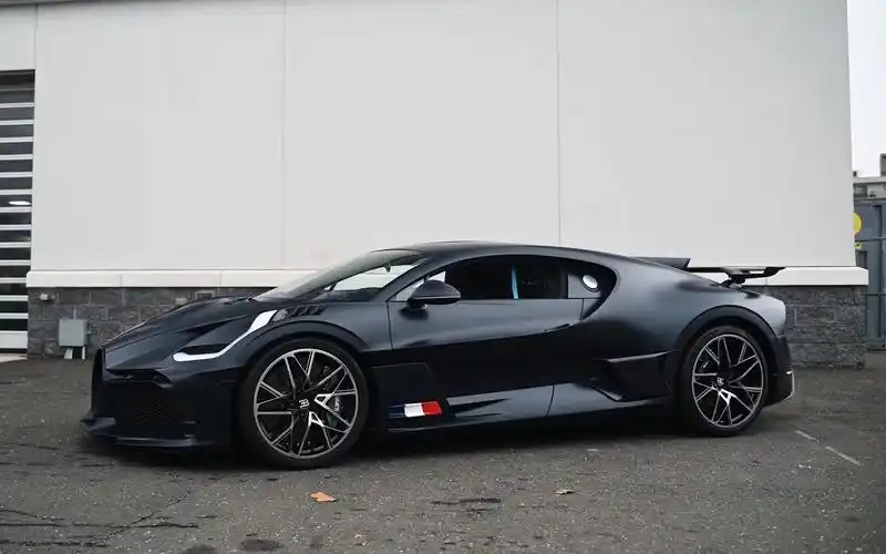 新款哑光蓝色碳纤维布加迪 divo 拆箱