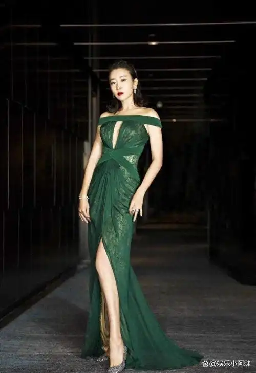 毛俊杰到底多美?旗袍就像量身定做,披块花布都让人移不开眼!