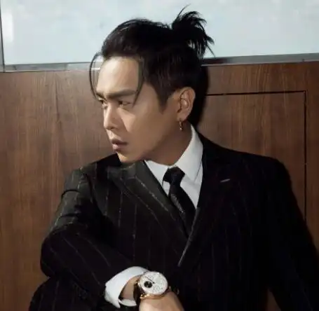 男生日式马尾如何扎 五款日式马尾发型来示范