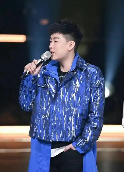 辛巴持之以恒做公益歌手胡彦斌呼吁厂商易拉罐扣环往外开