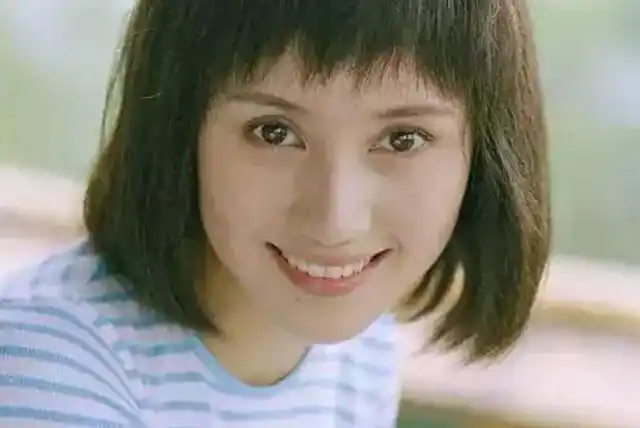 袁泉大学时有多美?古装装扮英气十足,这才是真女神