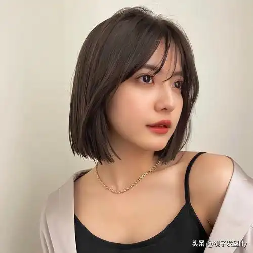 后脑勺扁平的适合什么发型,适合后脑勺扁平人群的发型探索(今秋发型