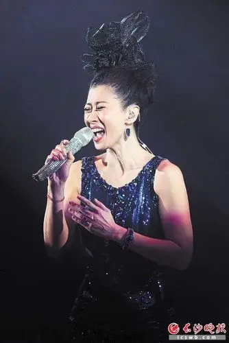 尹玮    与蔡少芬,袁咏仪等女星的蹩脚普通话比,歌手叶倩文的水平算