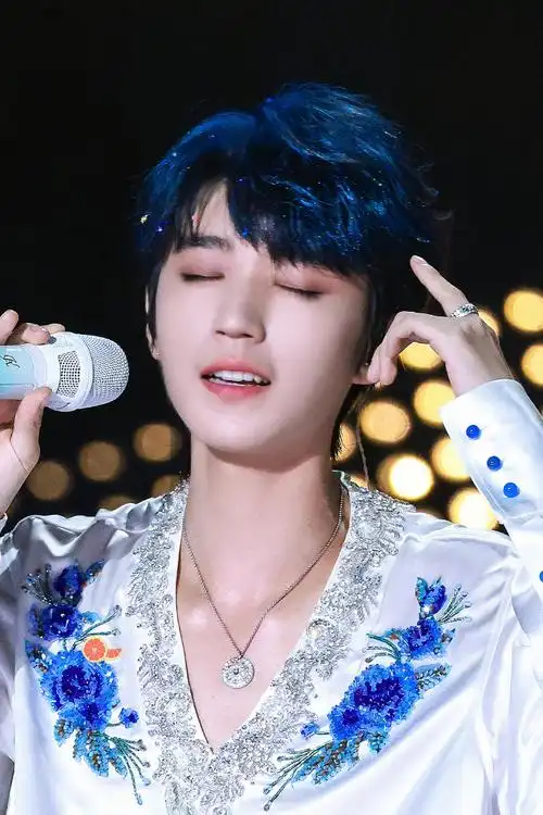 搜罗染发/挑染的王俊凯