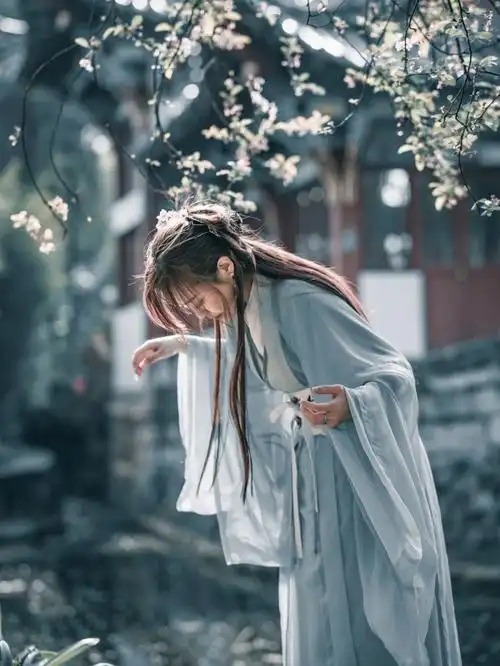 不想说啥了,直接看照片吧摄影:本人后期:本人#昆明约拍  #古风摄影