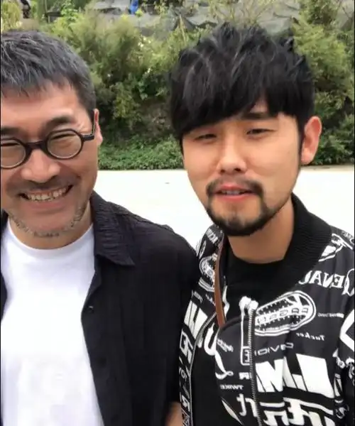 开跑车住1100万豪宅,靠模仿鹿晗成名|乐器|黄子韬|罗志祥|模仿秀|大批