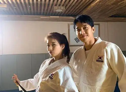 国民初恋裴秀智晒孕照引热议未婚先孕成下一个金钟大