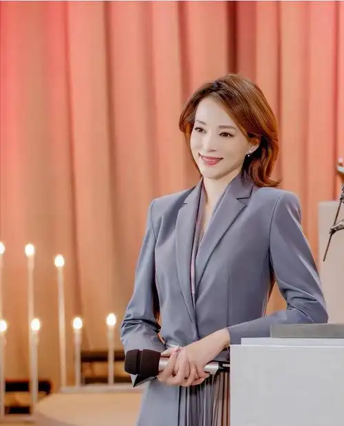 其实,对于董卿的这次回归,自然是有许多人期待.