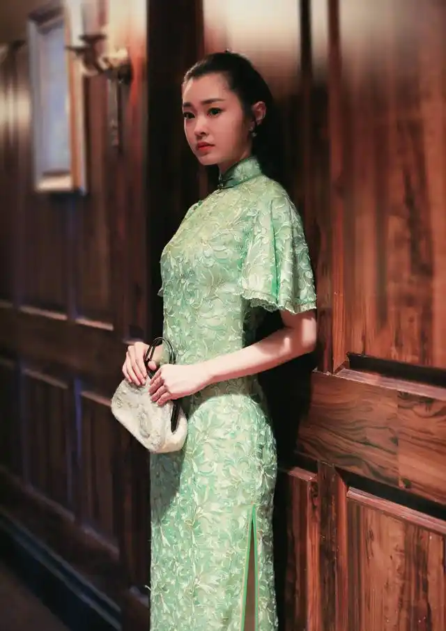 伪装者于曼丽旗袍剧照