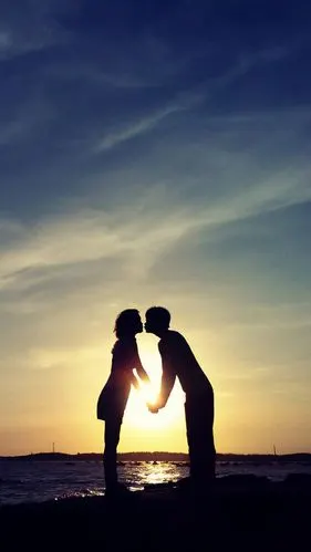 黄昏下情侣影子h5背景素材