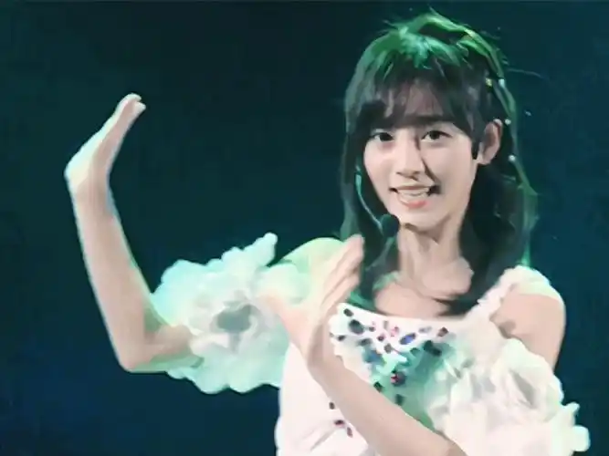 鞠婧祎早期照片