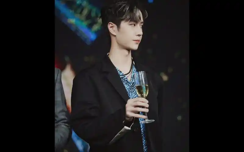 【王一博】去年植村秀见面会的王总,太a了.