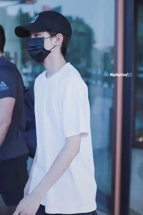 王源2022时和岁暖