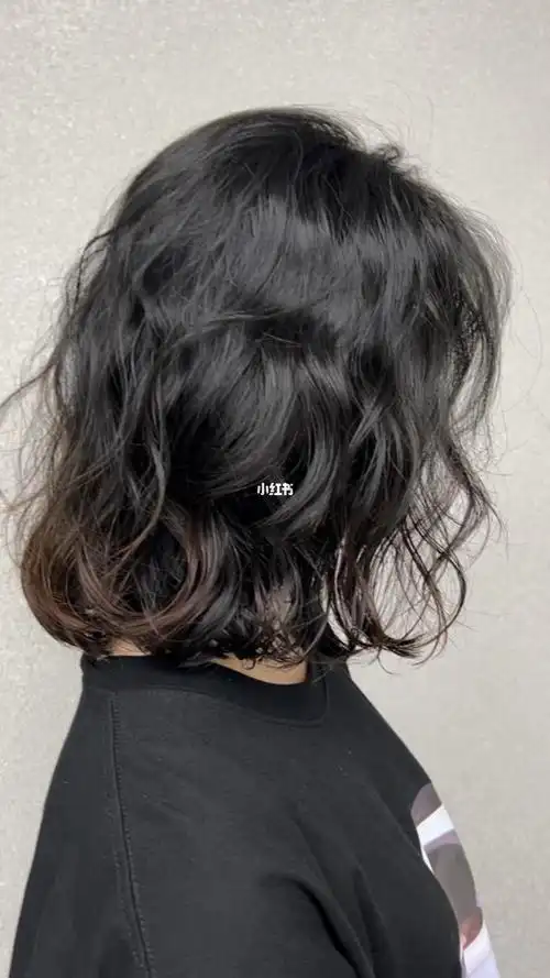 不挑脸型的齐肩法式烫发不翻车不显老显年轻