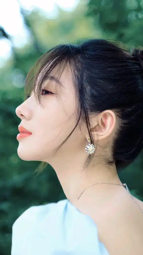 mistine防晒代言人孟美岐##孟美岐我心飞扬##剪了刘海的孟美岐