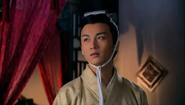 《王的女人》妙戈被罗丰的情话感动,两人相拥缠绵