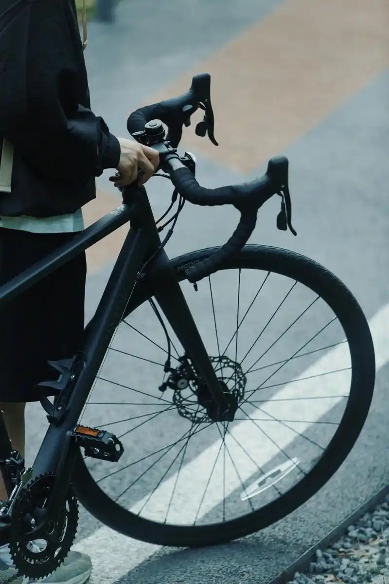 终于可以把车光明正大的带回家了…高中就很喜欢骑自行车,当时偷 - 抖