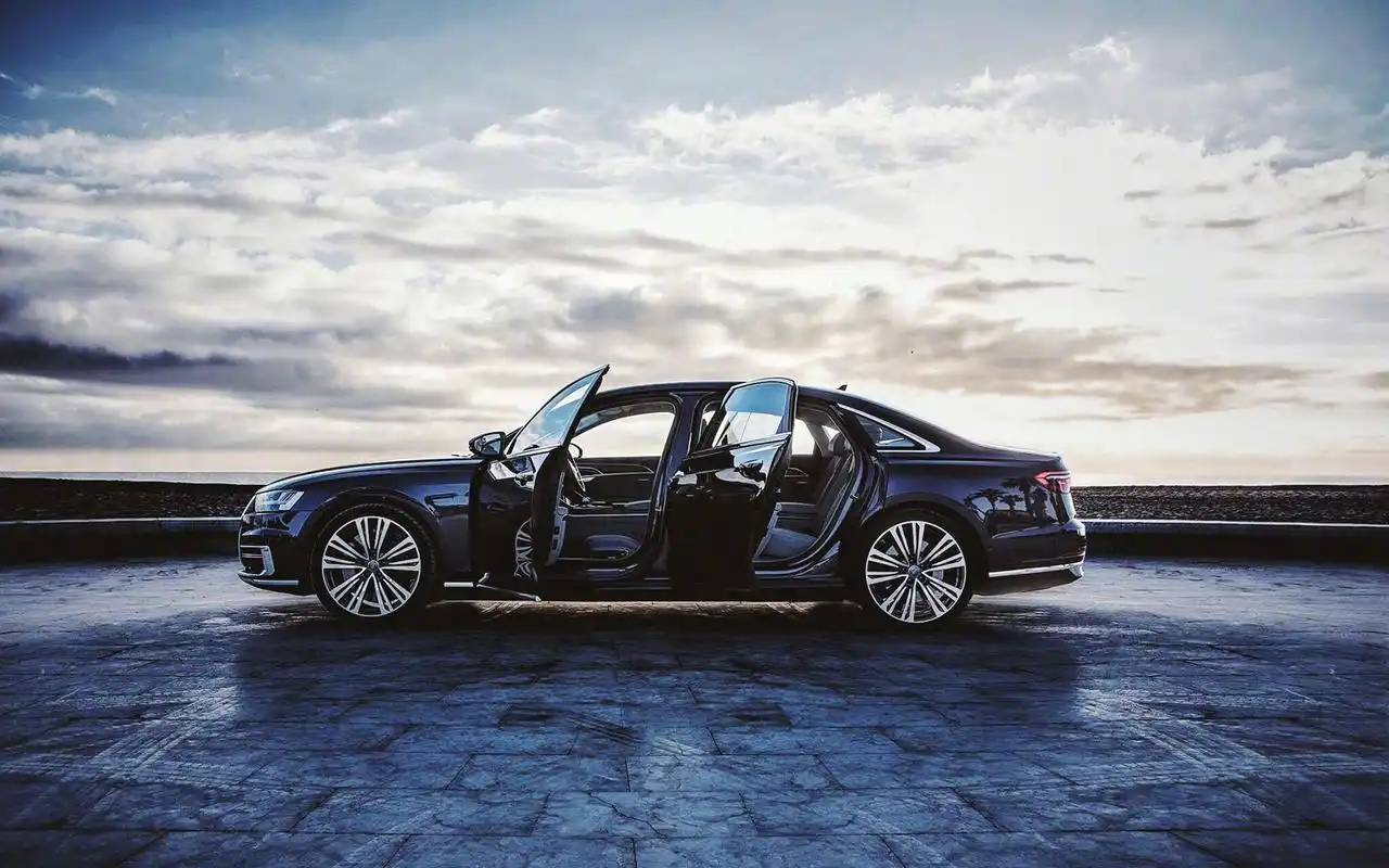 全新奥迪a8高清帅气桌面壁纸