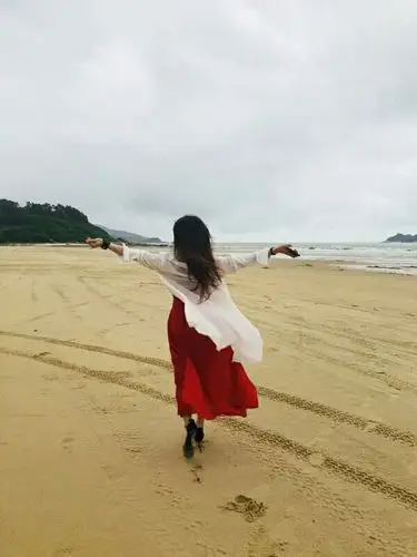 美丽的背影飘逸的长发