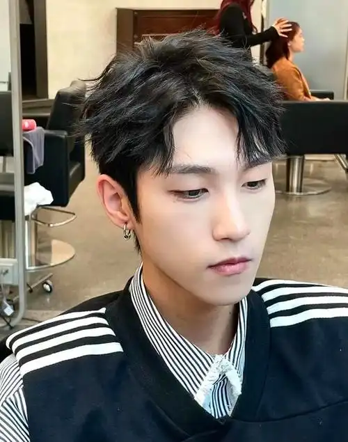 "蝴蝶微分烫".|发型_新浪新闻