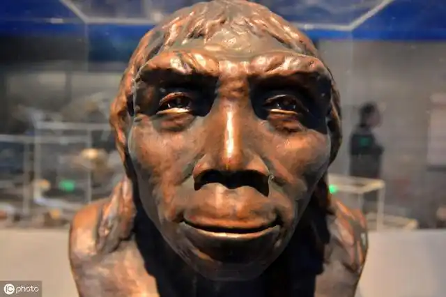 人类什么时候出现的地球上第一个人是谁