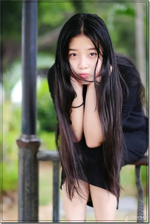 初中校花14岁小怡