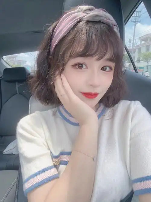 短发烫发发型简单易打理