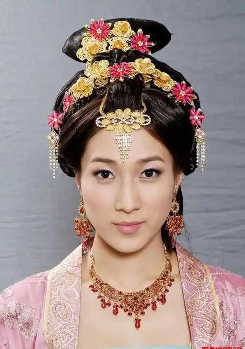 香港主演:佘诗曼陈豪陈法拉钟嘉欣关菊英马国明黄浩然惠英红类型:古装