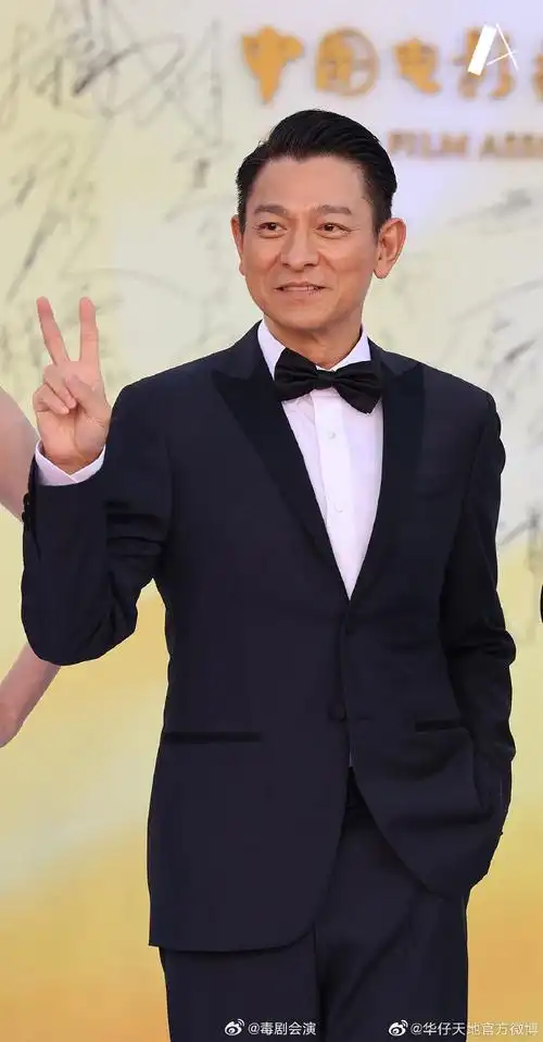 刘德华白西装好帅