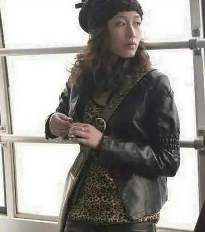 侯姝毕业于重庆大学,因出演《疯狂的石头》女主角菁菁走红,获得第29届