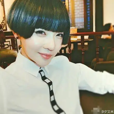 高晓松26岁前妻晒清纯美照撞脸吴莫愁