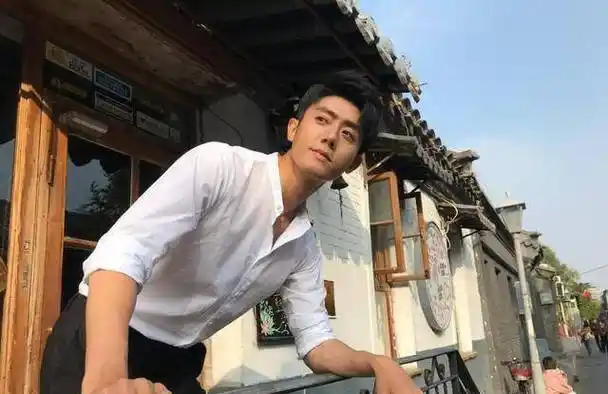 被许凯曾经合作的模特团队惊艳到了,帅哥云集,扎堆的心动男神_气质