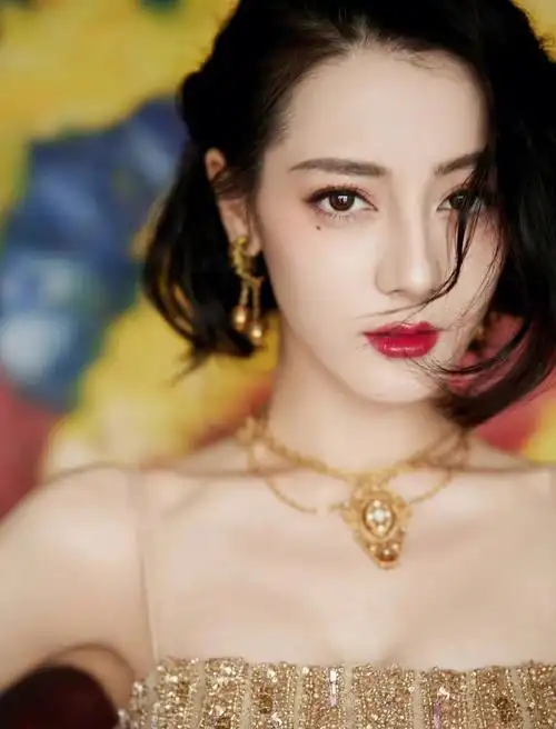 秋风清凉丹桂浅香迪丽热巴金色吊带裙