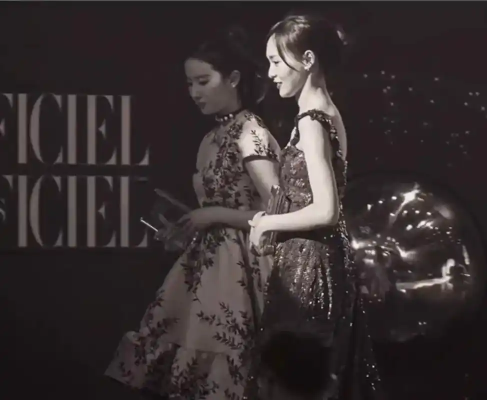 神仙同框.#唐嫣 #刘亦菲 #cp #闺蜜 #友情 - 抖音