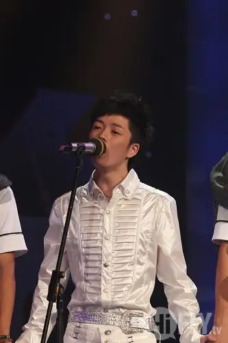 图文:快乐男声4进3总决赛--王栎鑫清唱