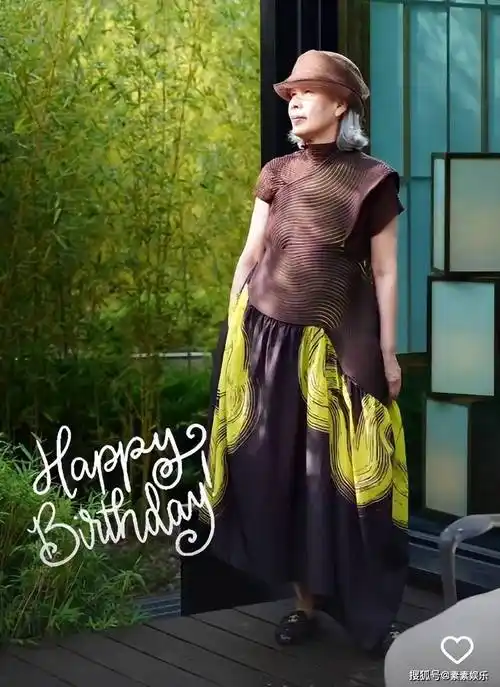 周杰伦晒叶惠美近照:用6个祝福感谢母亲,称妈妈是艺术家