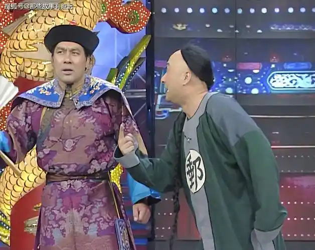 何炅登上春晚舞台,刘德华演唱大中国_小品_表演_歌曲