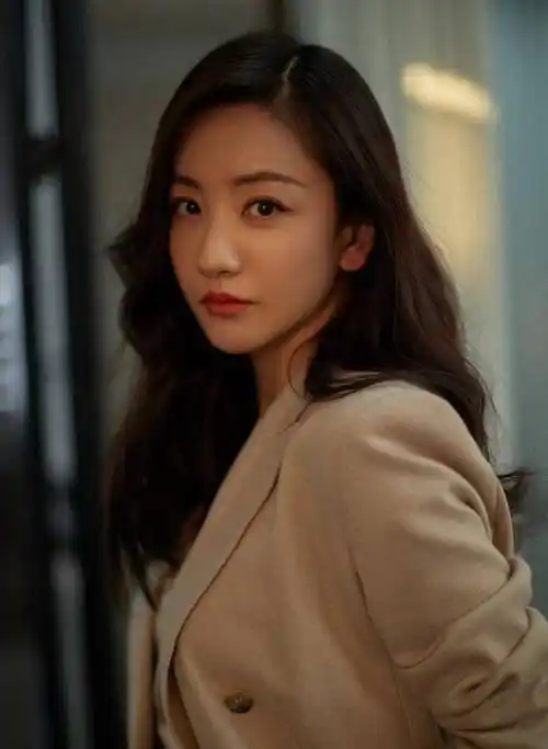 40岁的杨蓉出演大学生,白t加双马尾毫无违和感,状态惹人羡慕_网友