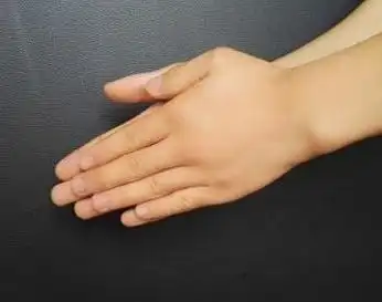 手搓法,加水法可以辨别纯粮酒?其实最好用的是这招,老师傅才懂