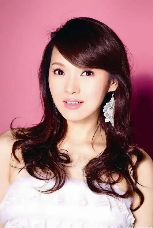 秦昊9岁就爱上伊能静看到她的旧照后才懂为啥秦昊会死心塌地