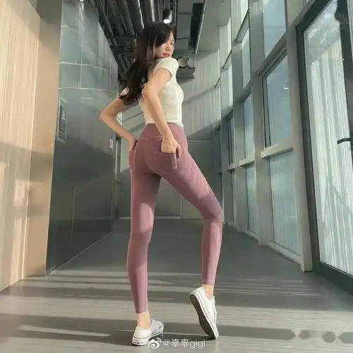 又甜又酷的国产健身女神狂秀身材07的腰臀比果然不一般网友我心动了