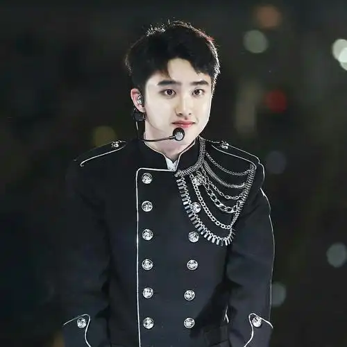 "这分开都一个多月了,怎么前女友这标签还撕不掉了?