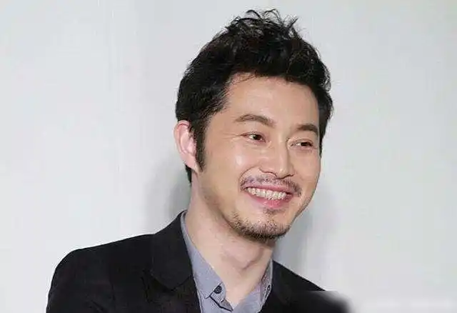 并列第一!岳云鹏给军艺三位校草,沈腾,杨洋,沙溢颜值排序