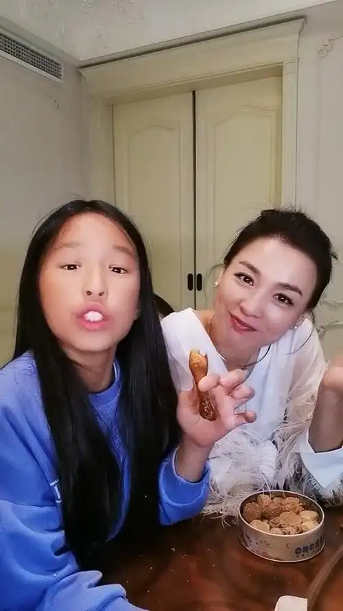 张庭10岁女儿林家菱回应长相争议"不靠脸吃饭"
