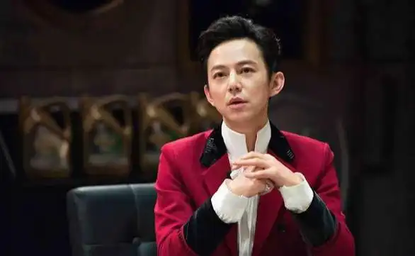 "一天给6个人送祝福"的何炅:人前有多显贵,背后就承受多少累