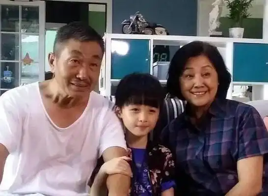 老戏骨杜源:和妻子从青梅竹马到白头偕老,如今女儿成了他的骄傲