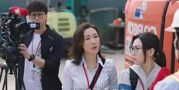 新闻女王出圈理由佘诗曼的演技高海宁的衣品李施嬅的脸